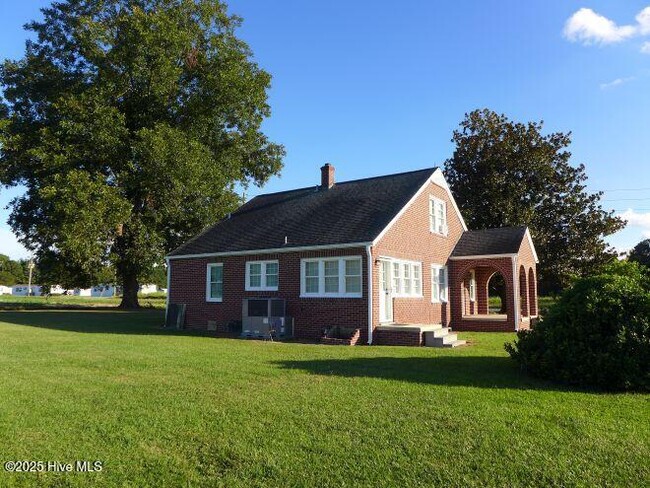 Building Photo - 747 Hood Swamp Rd