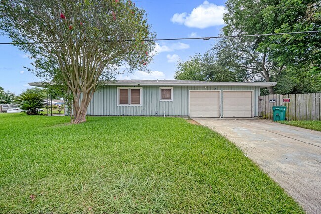 Building Photo - 3702 Malone Dr