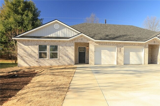 Photo - 655 N Genevieve Ave Apartment