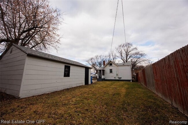 Foto del edificio - 8242 Maxwell Ave