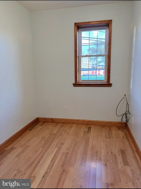 Building Photo - 1320 W Girard Ave