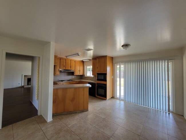 Building Photo - Nice 3 Bed/2 Bath w/Yard Care Included Located near Shopping, Parks & Schools in SW Neighborhood!