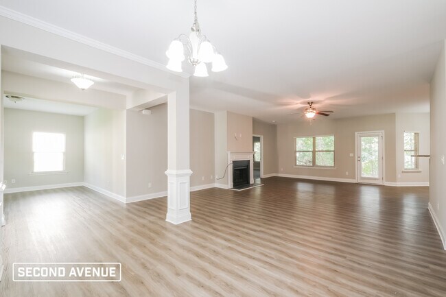 Building Photo - 877 Crescent Ln