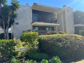Building Photo - 7700 Pso Del Rey