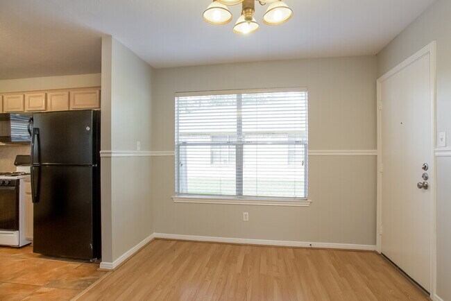 Foto del edificio - 7930 Greens Rd