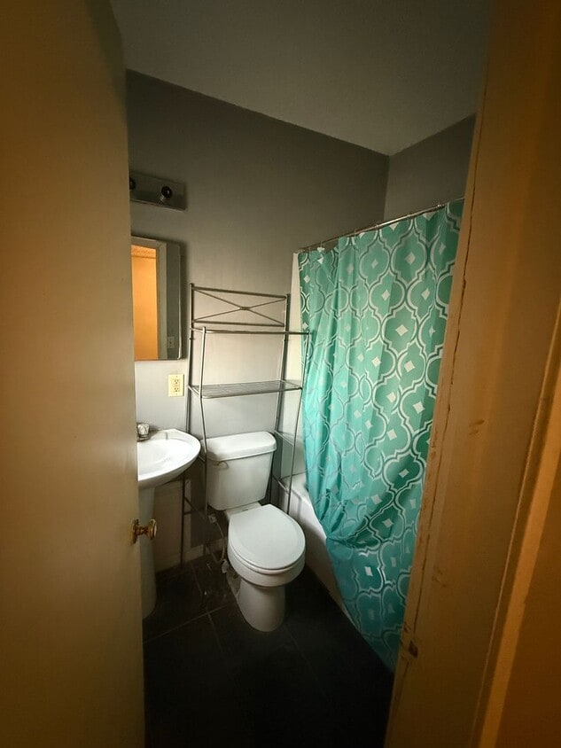 Building Photo - Charming Apartment In Charming Town