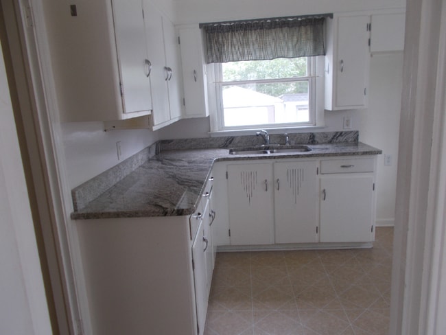 Building Photo - 25 Trumbull Ave SE