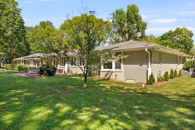 Building Photo - Updated Ranch Home in Forest Hills, 5 Beds...