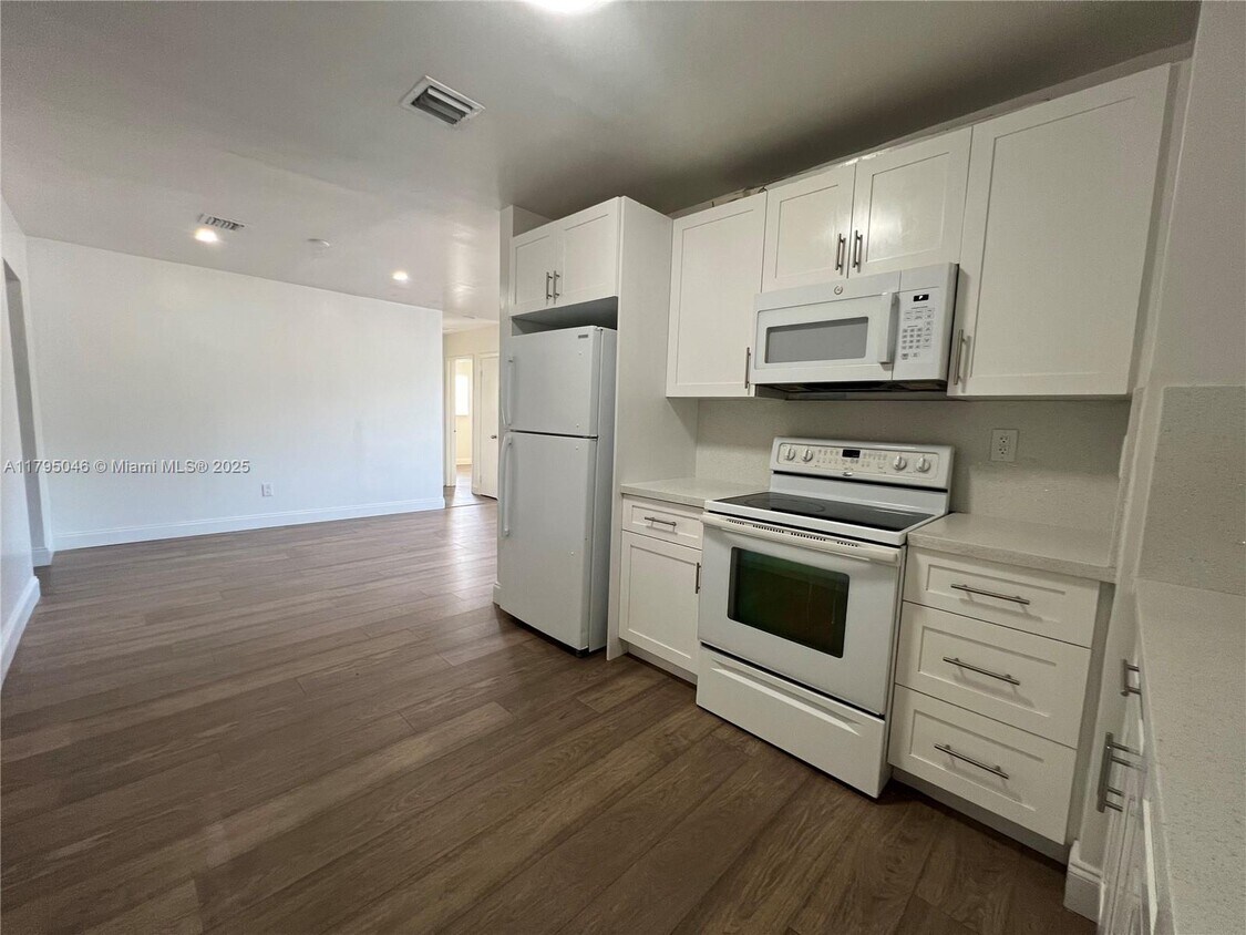 Foto principal - 770 NW 179th St