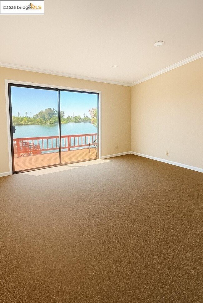 Foto del edificio - 1042 Willow Lake Rd