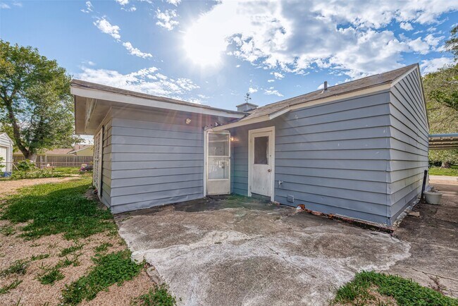 Foto del edificio - 5619 Willow Glen Dr