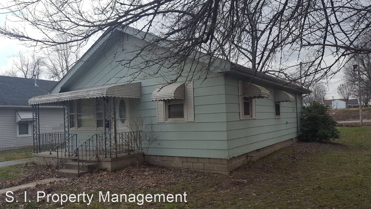 2 br, 1 bath House 109 S. 21st House Rental in Herrin, IL