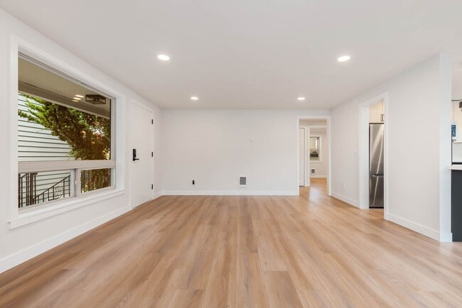 Foto del edificio - 6721 24th Ave NW