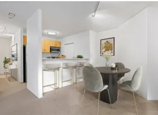 Foto principal - 728 N Dearborn St