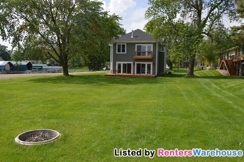 Building Photo - 6795 Manor Dr