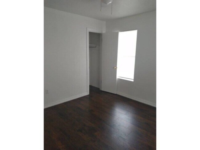 Building Photo - 1159 NW Ozmun Ave