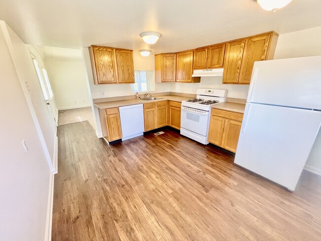 Kitchen - 27 Pleasant Ct