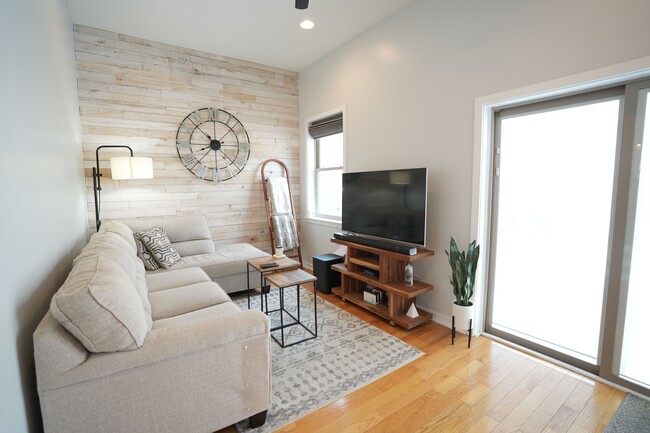 Foto del edificio - 341 Cantrell St