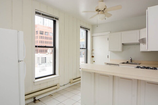 Foto del edificio - 1219 N Dearborn