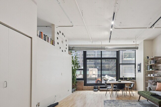Building Photo - 130 S Canal St