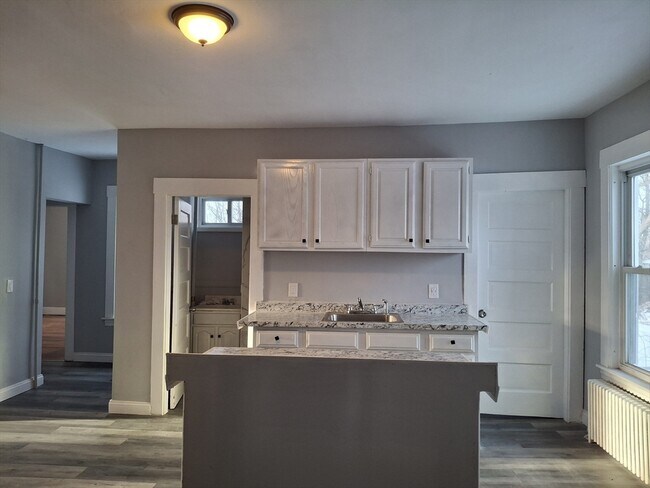 Building Photo - 14-18 Florence St