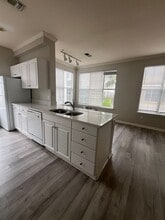 Building Photo - 860 N Orange Ave