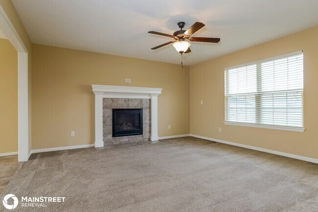 Building Photo - 206 Golfview Dr, Pleasant Hill, MO 64080