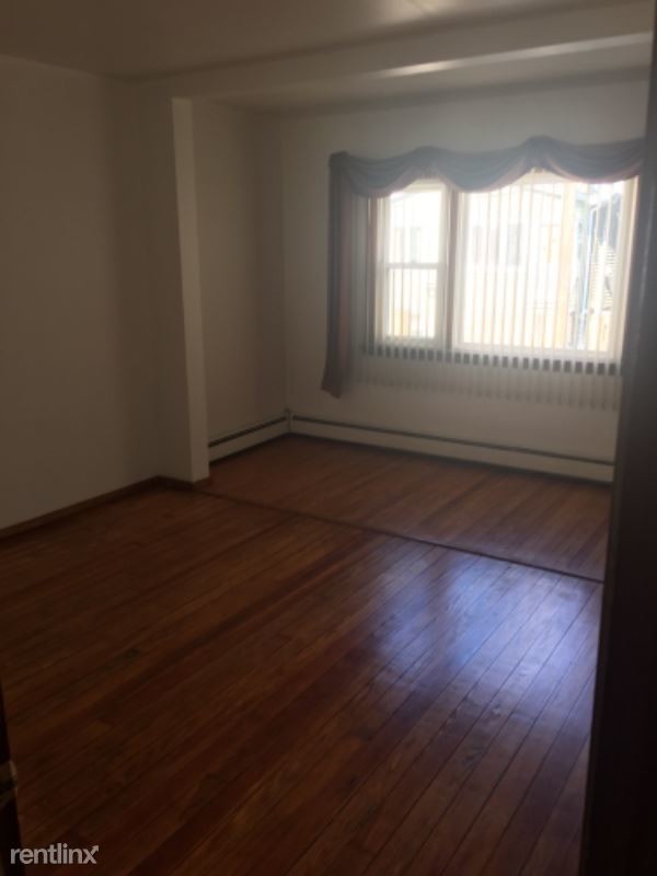 Building Photo - 2 br, 1 bath Apartment - Center St 1 Unit 1