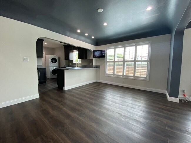 Foto del edificio - 702 N McCadden Pl