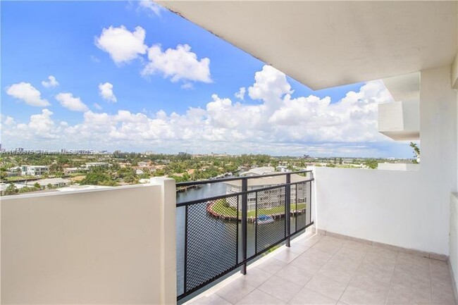 Building Photo - 401 Golden Isles Dr