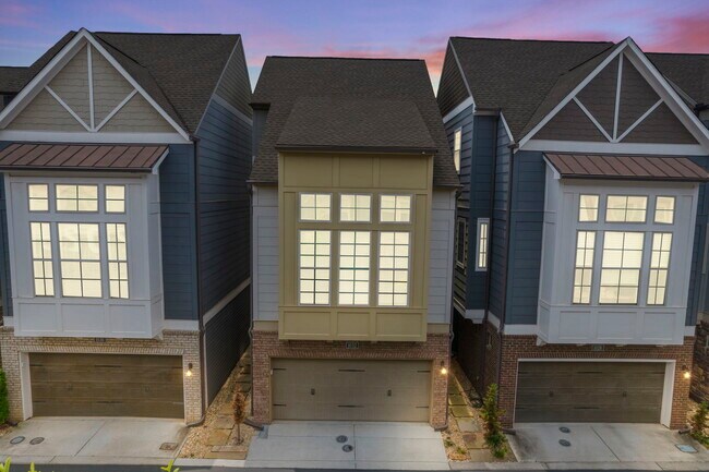 Building Photo - 1032 Moorewood Ln S E