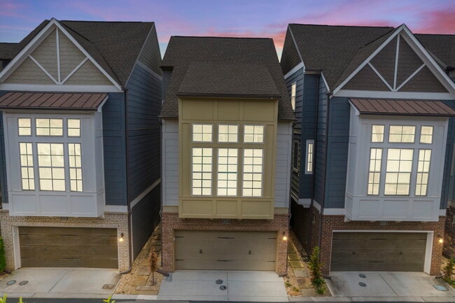 Photo - 1032 Moorewood Ln S E Townhome
