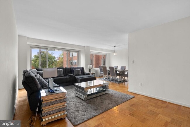 Foto del edificio - 4301 Massachusetts Ave NW