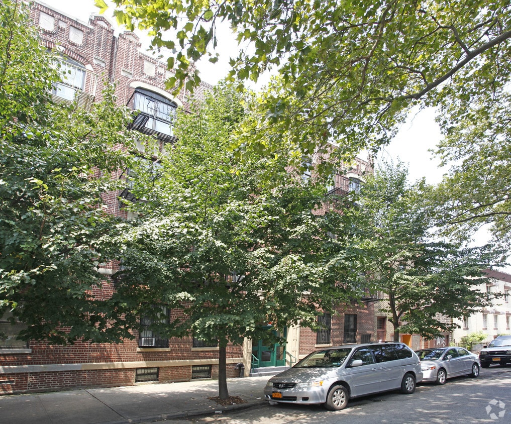 Building Photo - 174 Grafton St