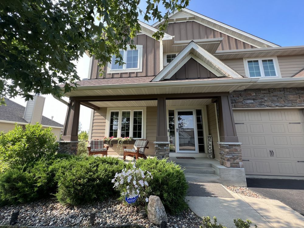 Primary Photo - Beautiful Executive 5 bedroom single famil...
