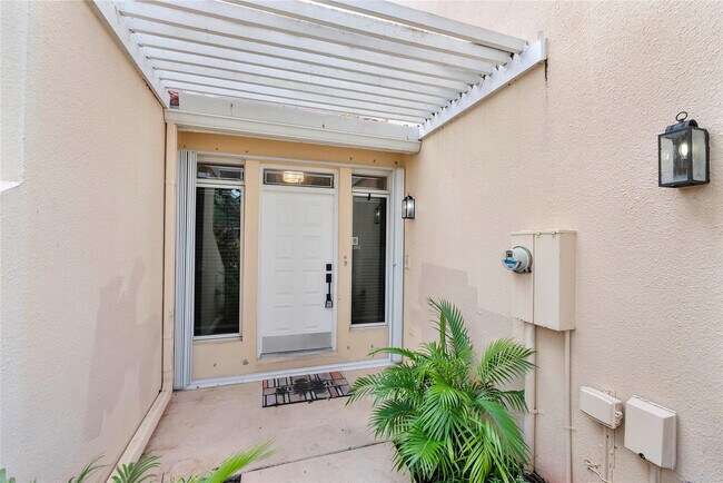 Foto del edificio - 9664 Royal Palm Blvd