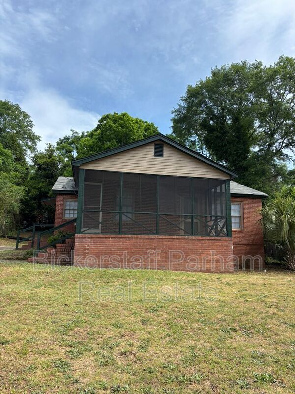 Building Photo - 3931 Dexter Dr