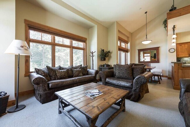 Living Room - 2004 Lodestar Dr