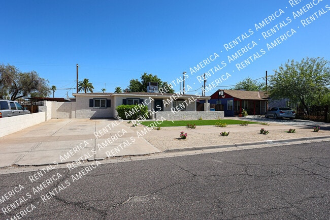Building Photo - 1530 E Windsor Ave