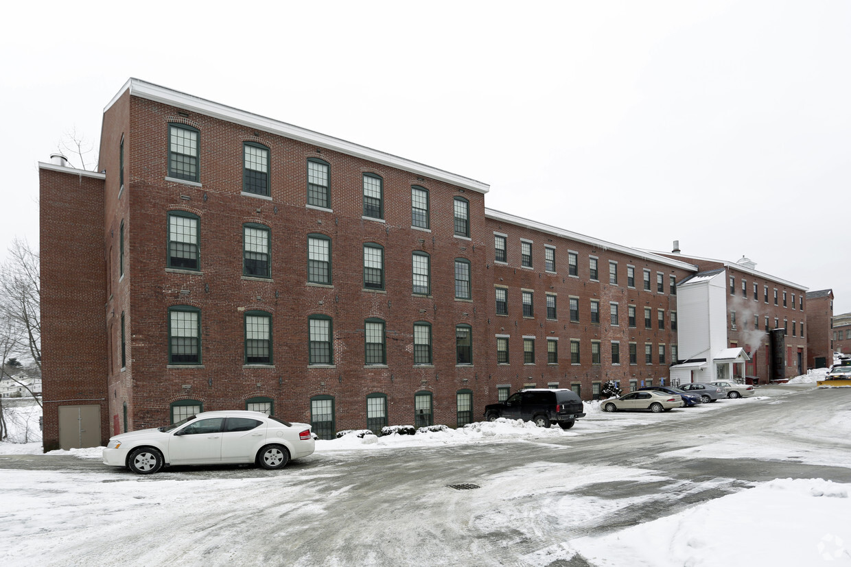 Building Photo - Wyandotte Falls Apartments