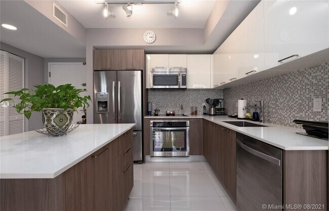 Foto del edificio - 5252 NW 85th Ave