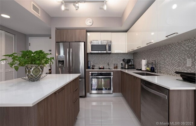 Building Photo - 5252 NW 85th Ave