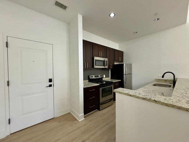 Interior Photo - Cathedral St 300