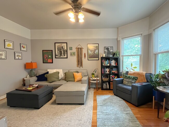 Foto del edificio - 3441 N Oakley Ave