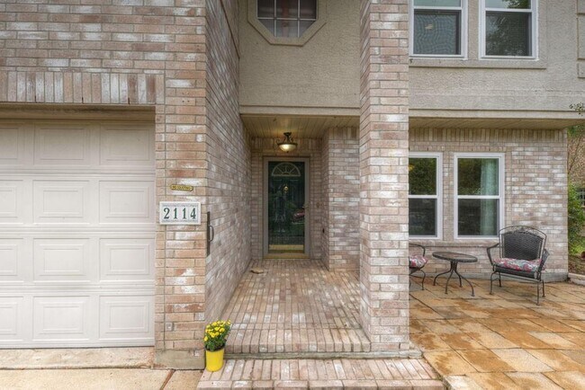 Building Photo - 2114 Milan Dr