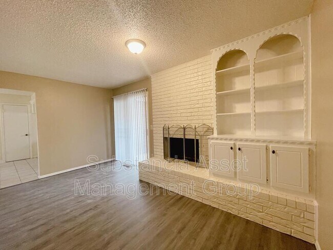 Foto del edificio - 11216 N Stratford Dr