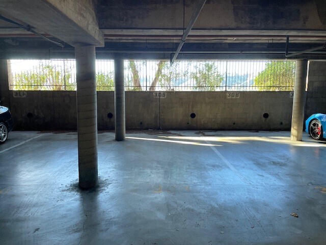 Building Photo - 6202 Friars Rd