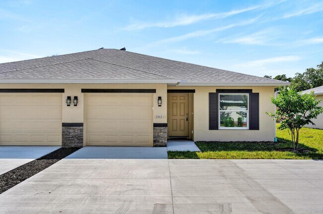 Building Photo - 32631 Vista Ave