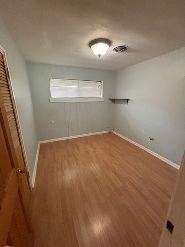 Foto del edificio - 351 Kimbro Dr