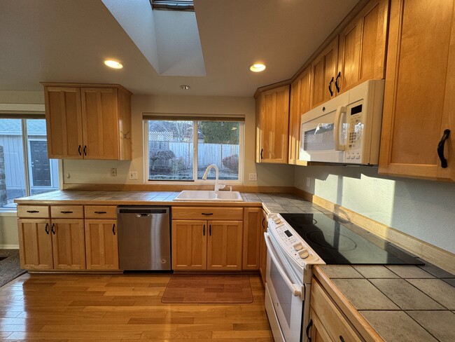 Foto del edificio - 9775 SW Robbins Dr